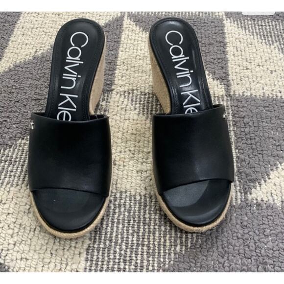 Calvin Klein Britta wedge sandal in black leather - Picture 3 of 3